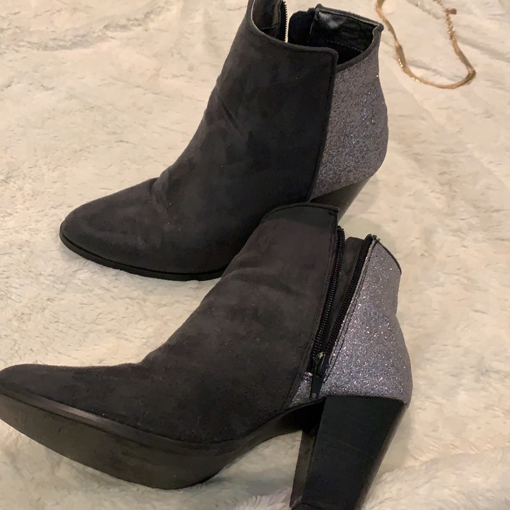 Silver and grey booties, size 7.5 - Picture 3 of 5